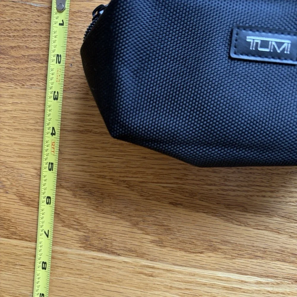 2 TUMI Delta Air Lines Amenity Travel Kit Bags Blue Black Leather Trim 1 Partial